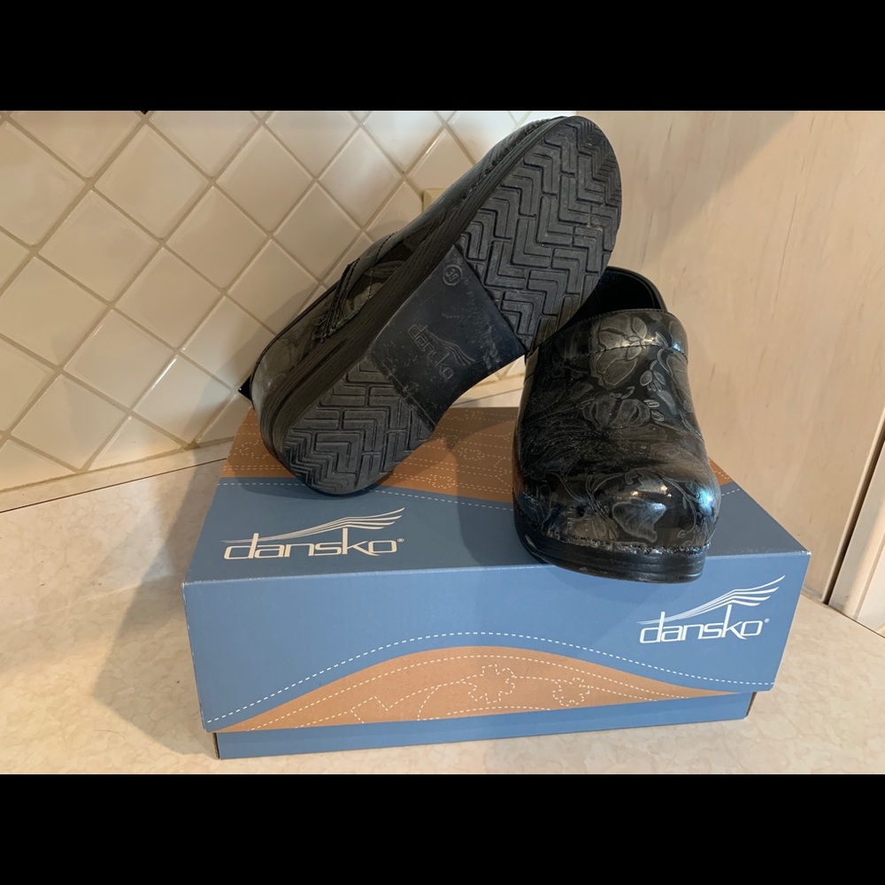 Dansko shoes, size 39/8.5, New - Picture 2 of 2
